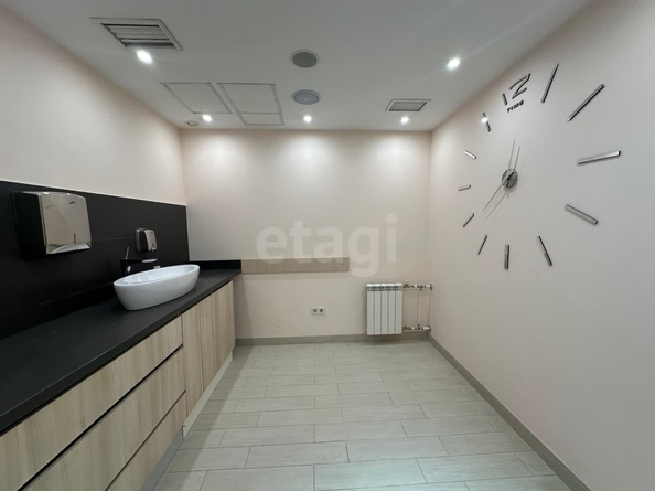 
   Сдам офис, 129.6 м², Залесского ул, 5

. Фото 17.