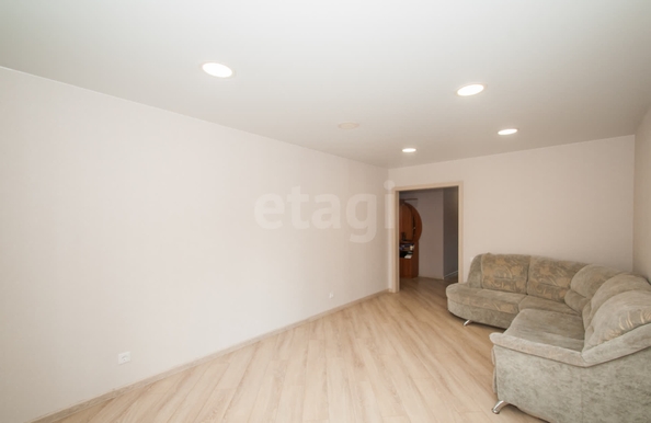 
  Продается 2-комн. квартира, 56.9 м², Большевистская ул, д. 108
. Фото 2.