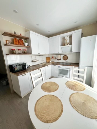 
   Продам 2-комнатную, 59 м², Титова ул, 252/1

. Фото 2.