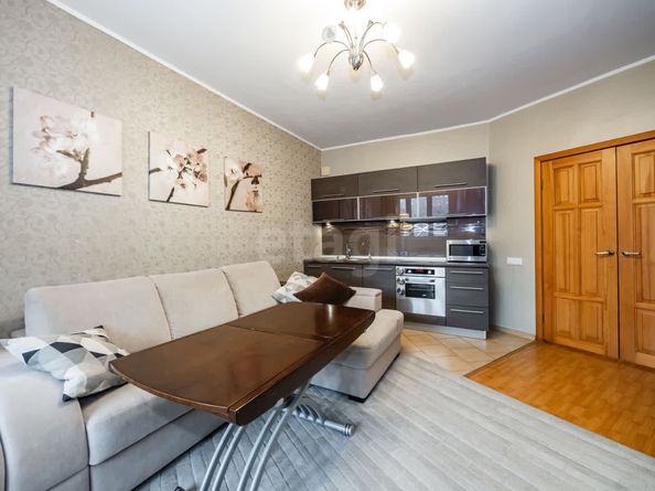
   Продам 2-комнатную, 60 м², Лескова ул, 15

. Фото 4.