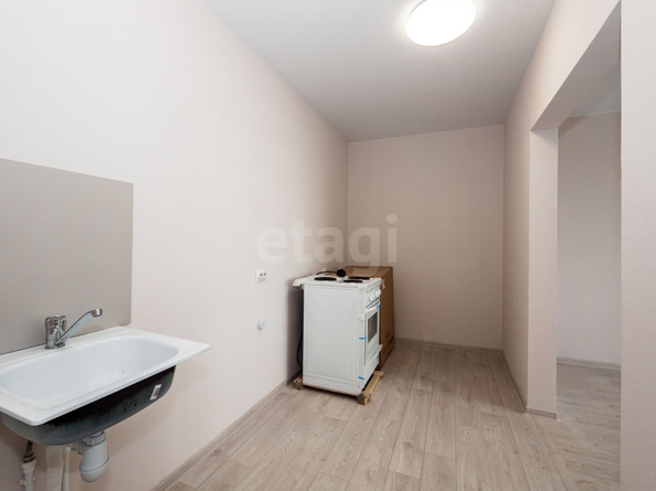 
   Продам 2-комнатную, 56 м², Татьяны Снежиной ул, 42/2

. Фото 15.