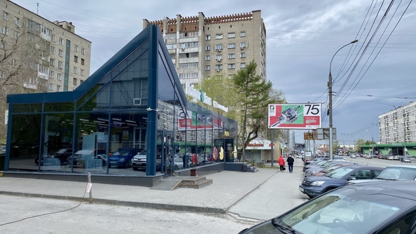 
   Продам торговое помещение, 160 м², Челюскинцев ул, 32

. Фото 1.