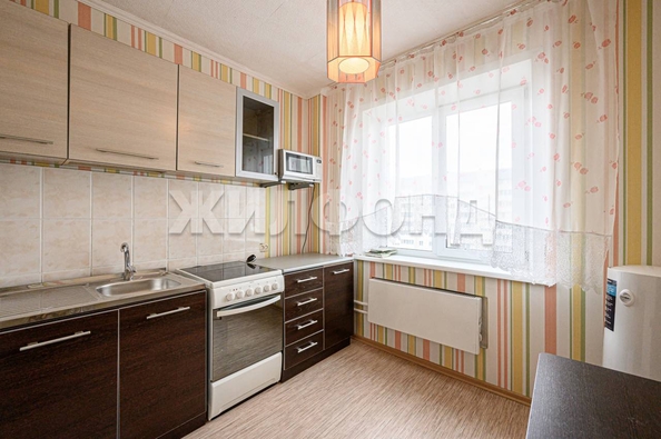 
   Продам 1-комнатную, 30 м², В. Высоцкого ул, 50

. Фото 1.