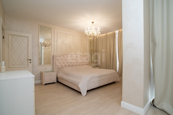 
  Сдам в аренду 4-комнатную квартиру, 145 м², Новосибирск

. Фото 1.