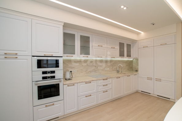 
  Сдам в аренду 4-комнатную квартиру, 145 м², Новосибирск

. Фото 6.