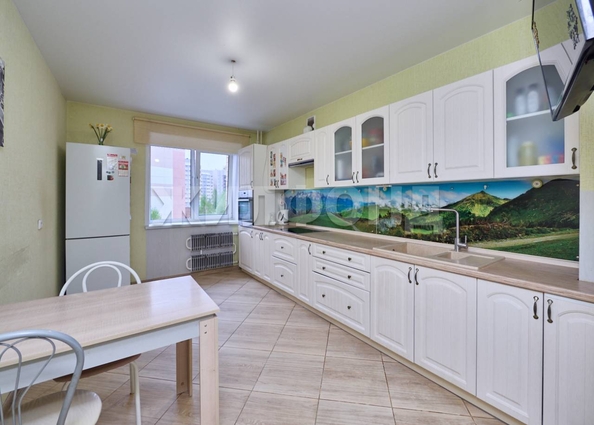 
   Продам 3-комнатную, 97.9 м², 2-й (4 мкр.) кв-л, 232

. Фото 1.
