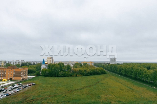 
   Продам 3-комнатную, 156 м², 3-й микрорайон, 1

. Фото 19.