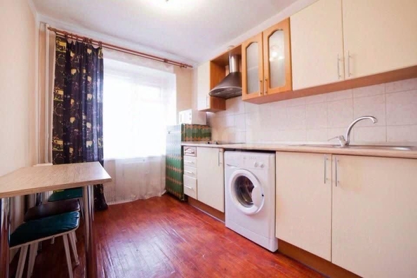 
   Продам 1-комнатную, 39 м², Революции ул, 6

. Фото 1.
