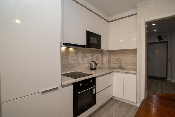
   Продам 2-комнатную, 60 м², Ясный Берег ул, 8

. Фото 2.