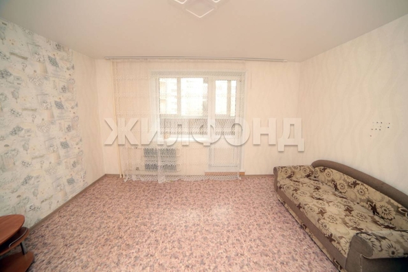 
   Продам 3-комнатную, 76.9 м², Петухова ул, 14/5

. Фото 1.
