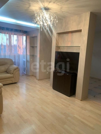 
   Продам 3-комнатную, 72.6 м², Героев Революции ул, 66

. Фото 1.