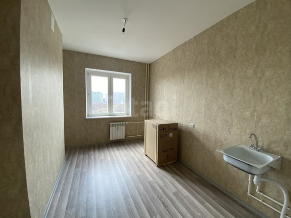 
   Продам 3-комнатную, 72.6 м², Николая Сотникова ул, 36

. Фото 3.
