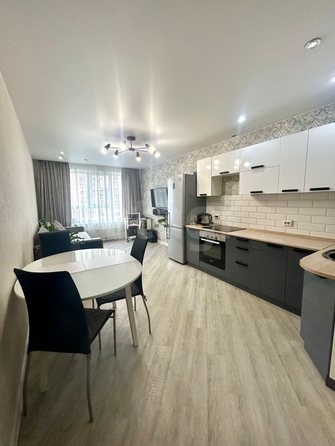 
  Продается 2-комн. квартира, 71 м², Владимира Заровного ул, д. 38
. Фото 1.