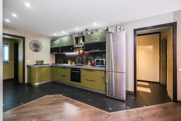 
  Продается 3-комн. квартира, 86.6 м², Холодильная ул, д. 17
. Фото 8.