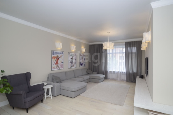 
  Продается 4-комн. квартира, 165 м², Кедровая ул, д. 45
. Фото 1.