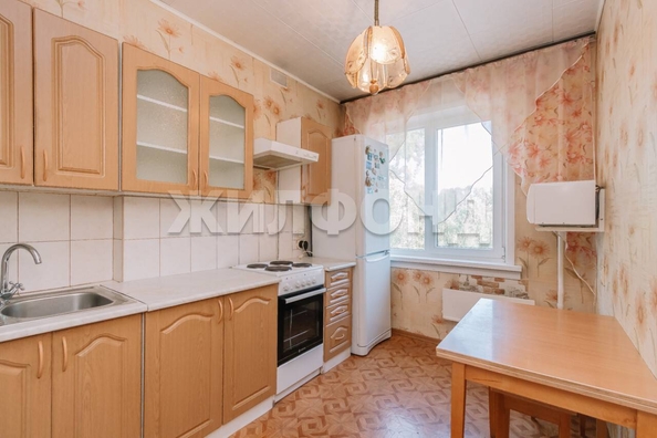 
  Продается 3-комн. квартира, 60 м², Петухова ул, д. 122
. Фото 3.