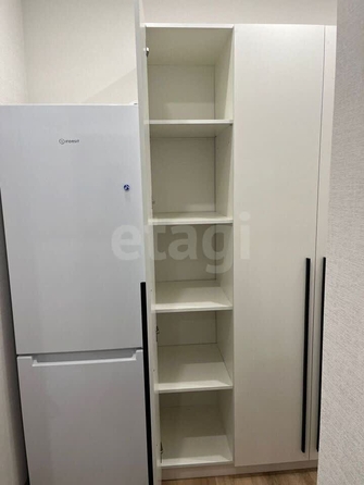 
  Продается 1-комн. квартира, 32 м², Есенина ул, д. 12/1
. Фото 2.