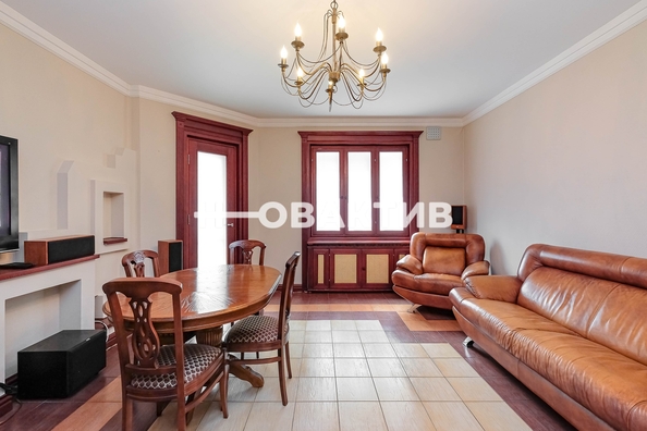 
  Продается 3-комн. квартира, 221.8 м², Красный пр-кт, д. 153А
. Фото 7.