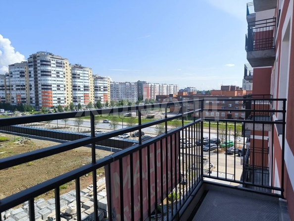 
  Продается 3-комн. квартира, 66.1 м², 3-й микрорайон, д. 8
. Фото 11.