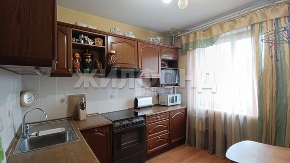 
  Продается 4-комн. квартира, 77.4 м², Троллейная ул, д. 132
. Фото 2.