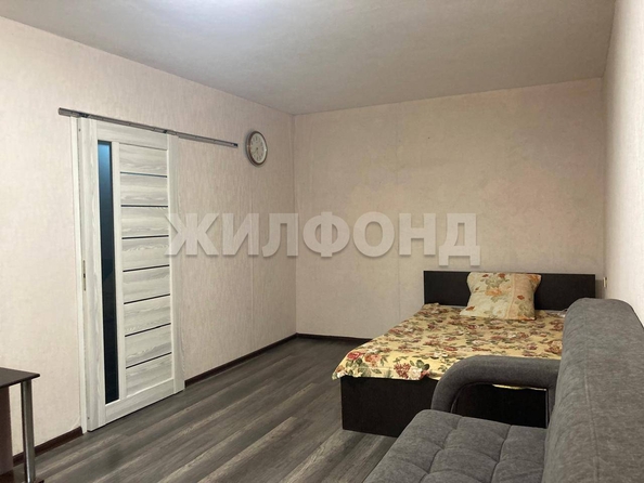 
  Продается 2-комн. квартира, 43 м², Петухова ул, д. 132
. Фото 2.