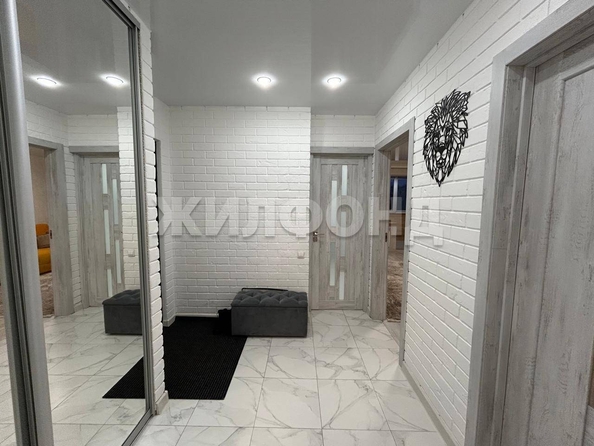
  Продается 3-комн. квартира, 60.9 м², Есенина ул, д. 15
. Фото 5.