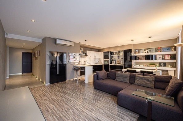 
  Продается 4-комн. квартира, 121.7 м², Военная ул, д. 9/1
. Фото 4.