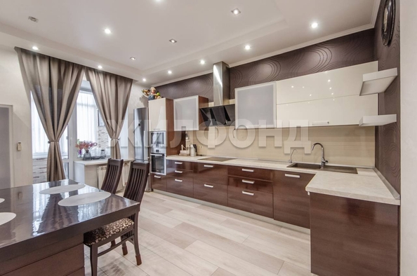 
  Продается 3-комн. квартира, 109.8 м², Толстого ул, д. 5
. Фото 6.