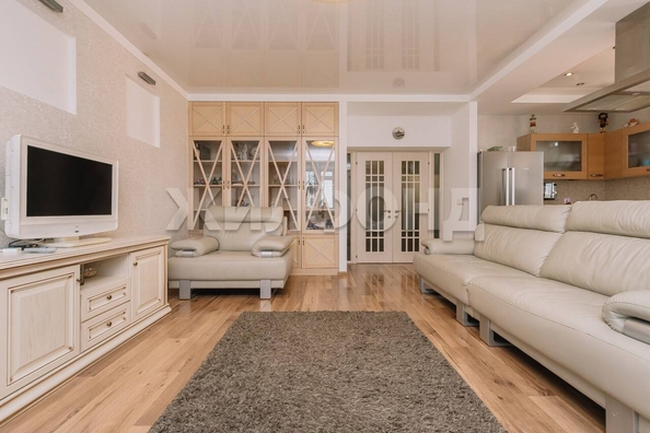 
  Продается 4-комн. квартира, 217.9 м², Галущака ул, д. 9
. Фото 3.