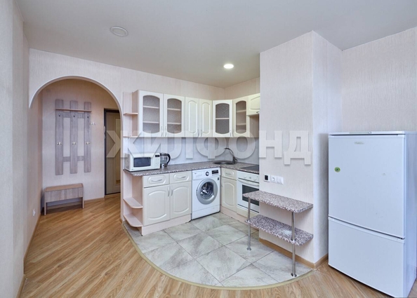 
  Продается 2-комн. квартира, 56 м², Есенина ул, д. 12/2
. Фото 1.