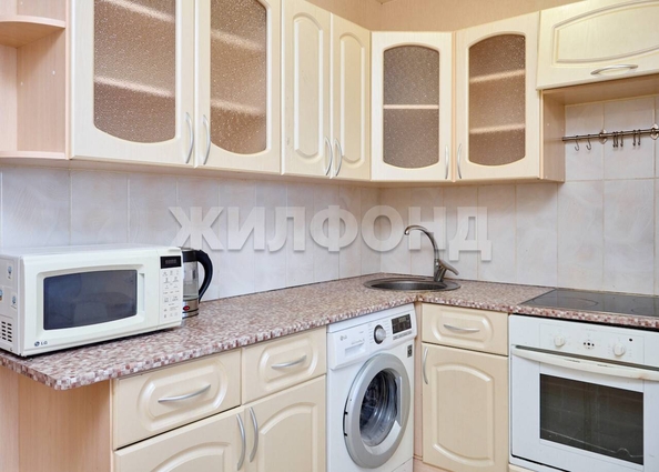 
  Продается 2-комн. квартира, 56 м², Есенина ул, д. 12/2
. Фото 8.