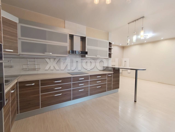 
  Продается 4-комн. квартира, 117 м², Владимировская ул, д. 21
. Фото 4.