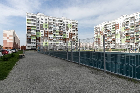 
  Продается 3-комн. квартира, 72.7 м², Титова ул, д. 276
. Фото 3.