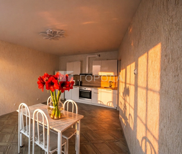 
  Продается 2-комн. квартира 37 м², в ЖК Азимут, дом 2. Фото 1.
