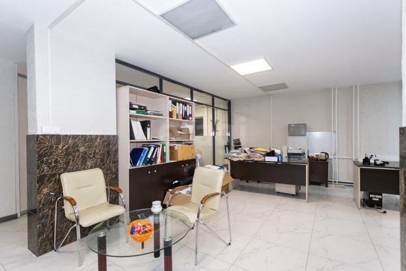 
  Продается офис 138 м², в ЖК Радужный каскад, б/с 19. Фото 1.