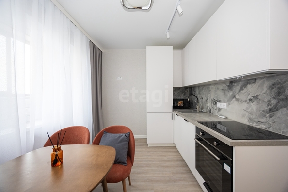 
  Продается 2-комн. квартира 56 м², в ЖК Журавлева, дом 2. Фото 1.