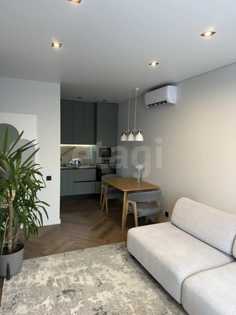 
  Продается 2-комн. квартира 42.4 м², в ЖК Новый Кедровый, дом 1. Фото 2.