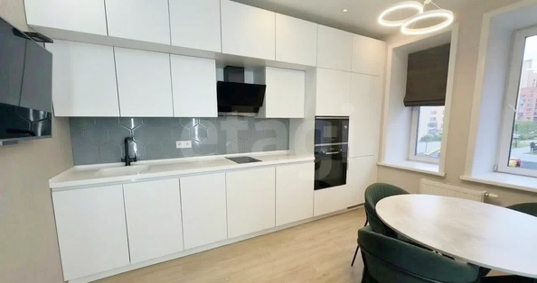 
  Продается 2-комн. квартира 56 м², в ЖК Северная корона, 3 очередь, дом 2. Фото 3.