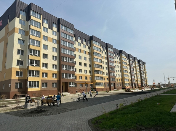 
   Продам 2-комнатную, 50.4 м², Венская ул, 12

. Фото 2.