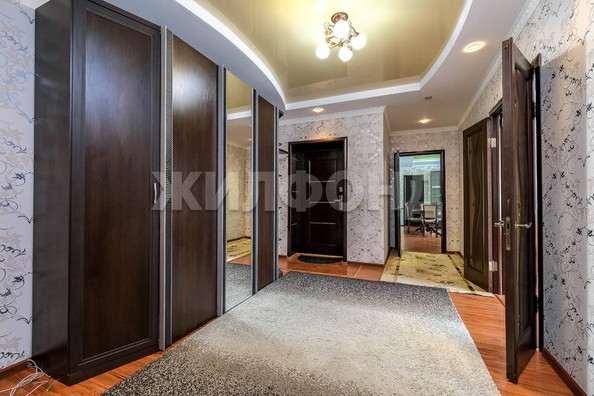 
   Продам 3-комнатную, 100.3 м², Стартовая ул, 4

. Фото 1.