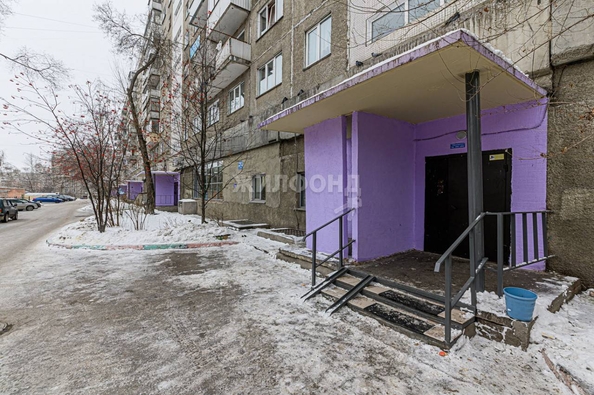 
   Продам 3-комнатную, 60.8 м², Ударная ул, 27/2

. Фото 2.