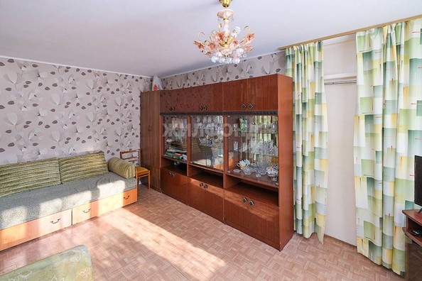 
   Продам 2-комнатную, 46.5 м², Сибиряков-Гвардейцев ул, 4

. Фото 3.