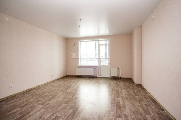 
   Продам студию, 23.8 м², Петухова ул, 162

. Фото 2.