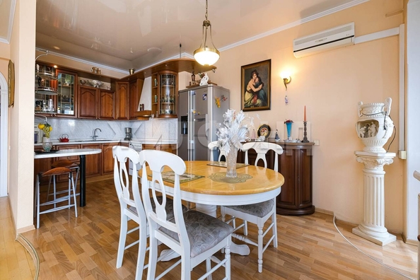
   Продам 3-комнатную, 117.2 м², Октябрьская ул, 81

. Фото 14.