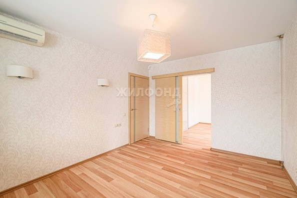 
   Продам 3-комнатную, 59 м², Красный пр-кт, 96

. Фото 11.