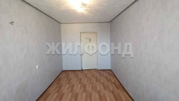 
   Продам секционку, 11 м², Шукшина ул, 17

. Фото 4.