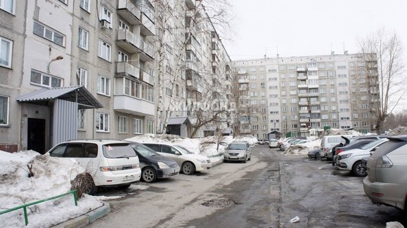 
   Продам 3-комнатную, 59.8 м², Гусинобродское ш, 11

. Фото 11.