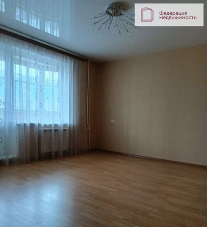 
   Продам 2-комнатную, 52 м², В. Высоцкого ул, 39

. Фото 2.