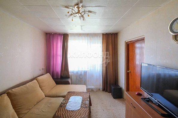 
   Продам 3-комнатную, 48 м², Петухова ул, 108

. Фото 1.