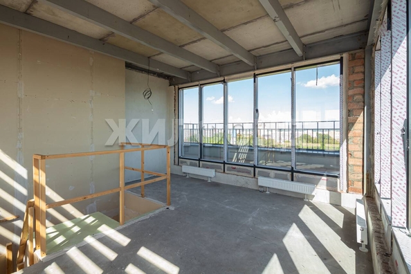 
   Продам 3-комнатную, 166 м², 3-й микрорайон, 1

. Фото 26.